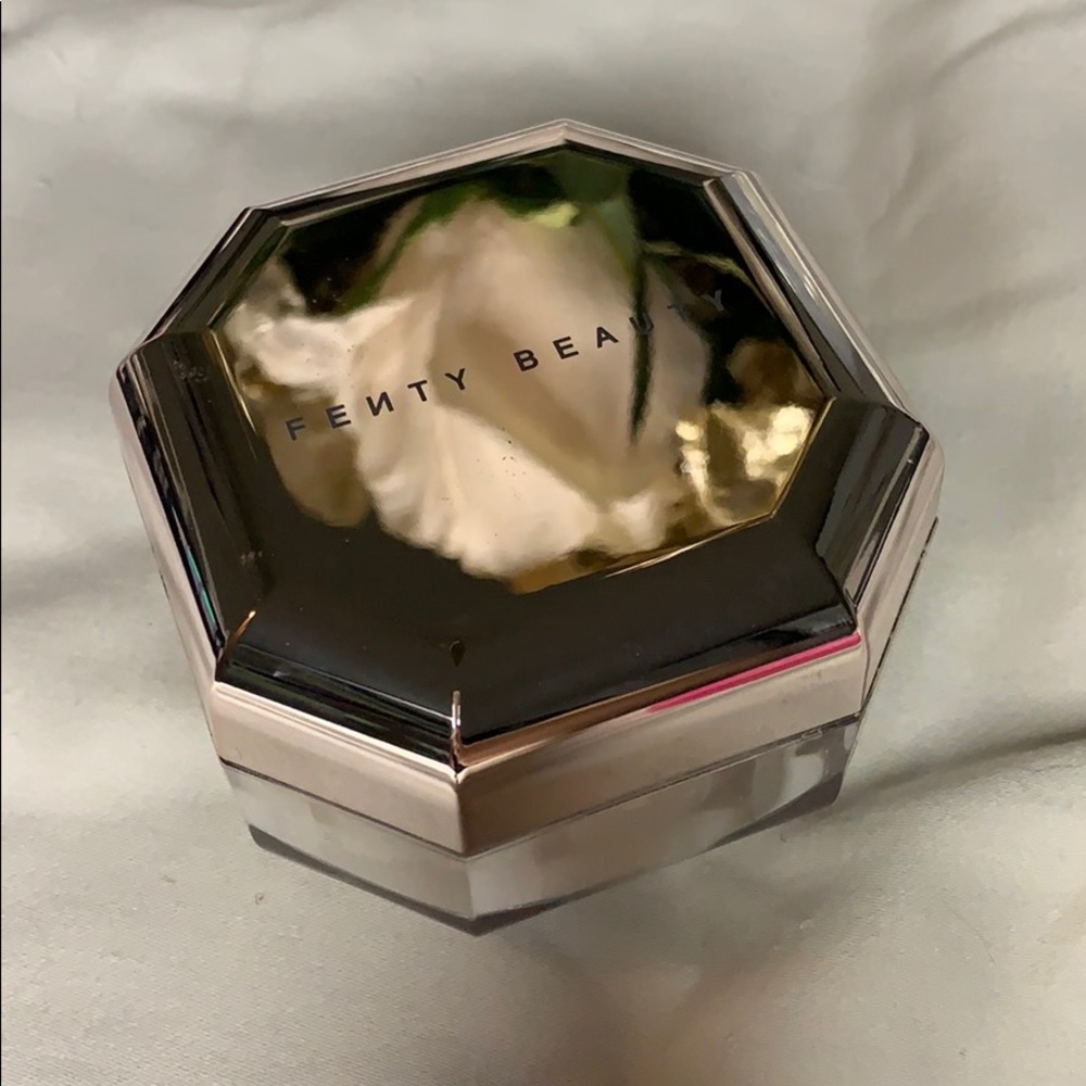 Fenty Beauty Instant Retouching Setting Powder